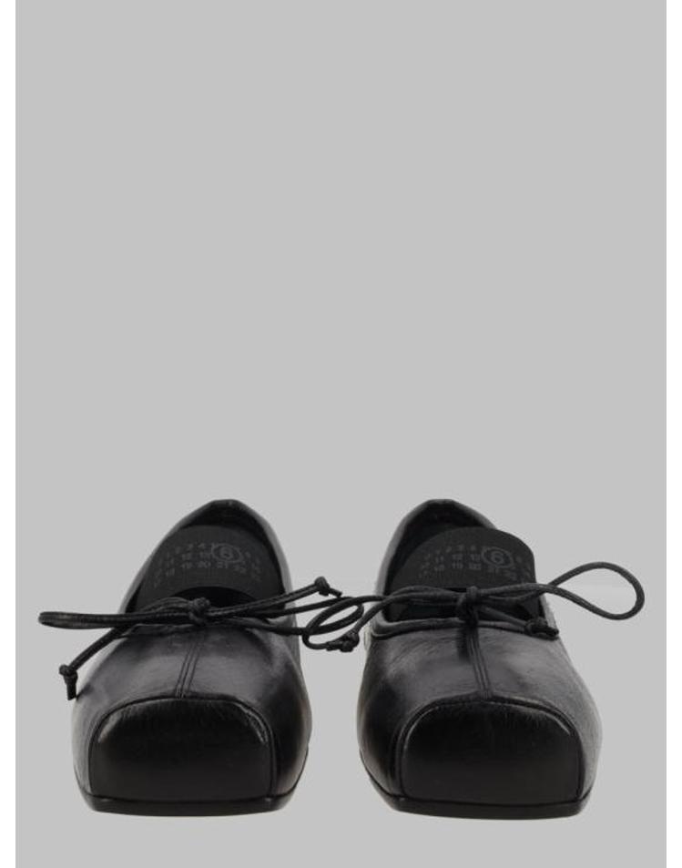 MM6 MAISON MARGIELA [해외] [엠엠6] 26SS MM6 메종마르지엘라 발레 플랫 슈즈 S59WZ0103 P7561T8013 BLACK E8UBXX43040