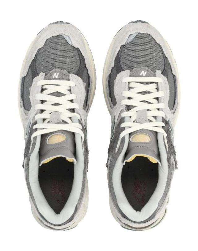 뉴발란스 [해외직구] 26SS 뉴발란스 2002R 스니커즈 M2002RDA GREY GRIGIO 착용컷