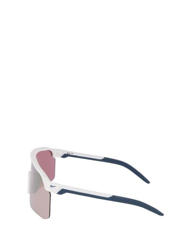 나이키 [해외직구] 26FW 나이키 선글라스 IB6563X 121 MATTE SUMMIT WHITE ROAD TINT 착용컷