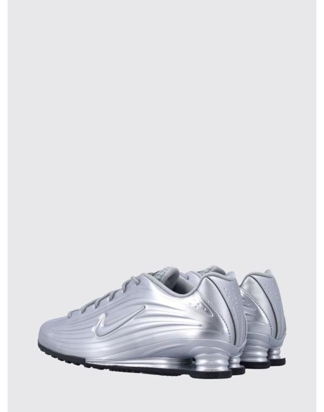 나이키 [해외직구] 26SS 나이키 스니커즈 IO7843 002 Silver 착용컷