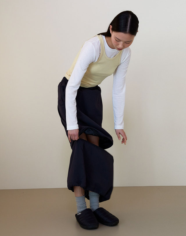 38컴온커먼 Padded detachable skirt (Charcoal) 착용컷