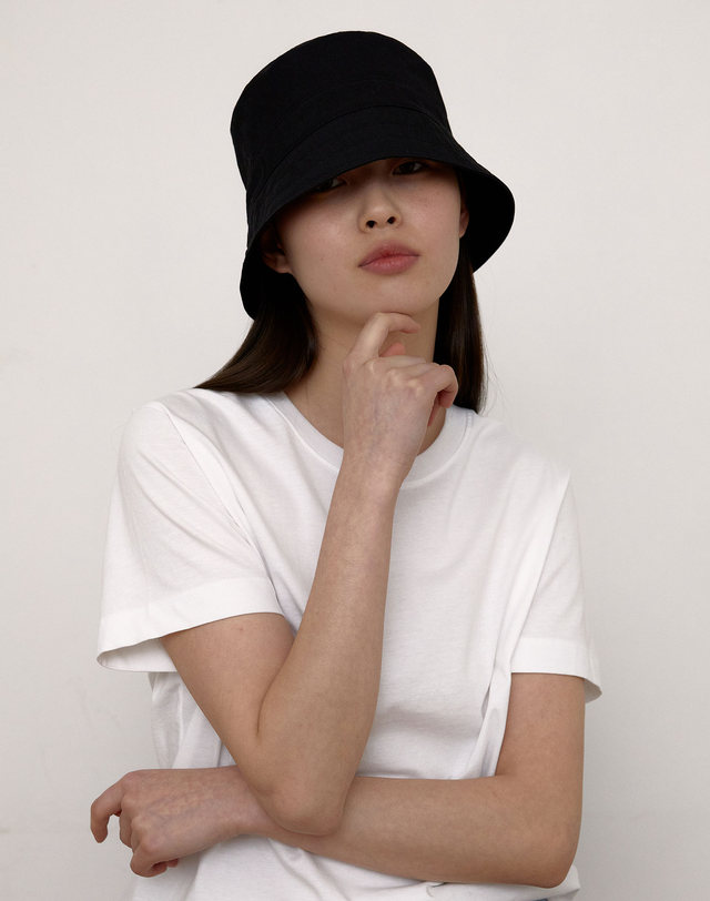 38컴온커먼 Cotton Bucket Hat (Black) 착용컷