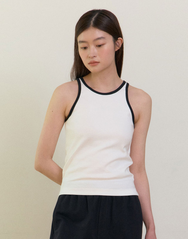 38컴온커먼 Pipe line sleeveless (White) 착용컷
