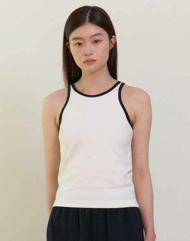 38컴온커먼 Pipe line sleeveless (White) 착용컷