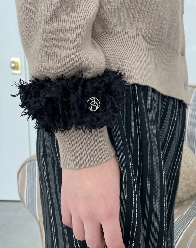 38컴온커먼 Feather Symbol Scrunchie (Black) 착용컷