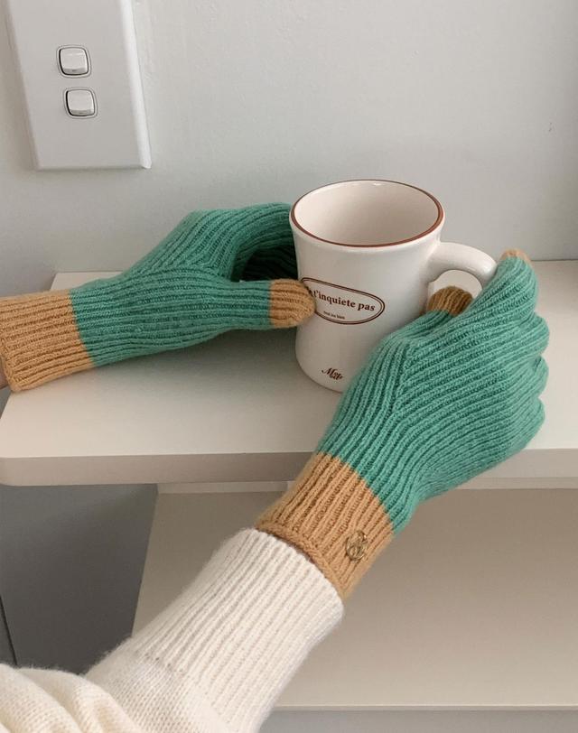 38컴온커먼 Symbol fingerhole gloves (Green) 착용컷