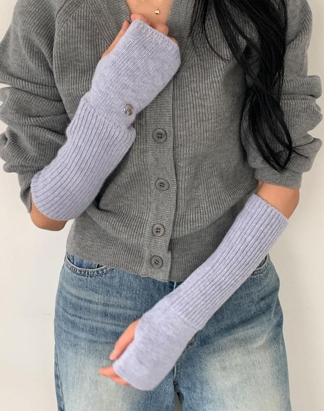 38컴온커먼 Cashmere hand warmer (Ice Blue) 착용컷