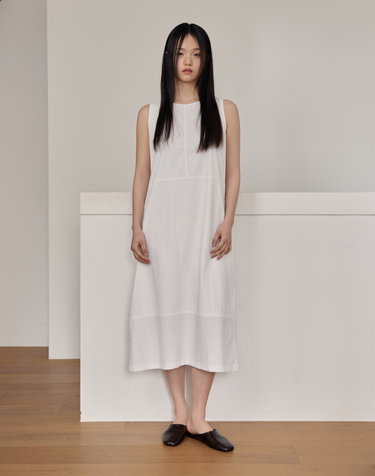 Relaxed Sleeveless Dress (White)