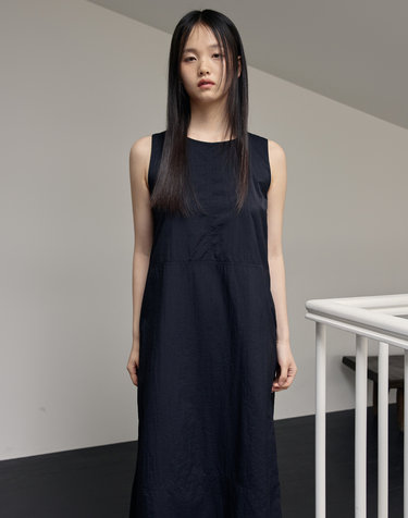 Relaxed Sleeveless Dress (Black)