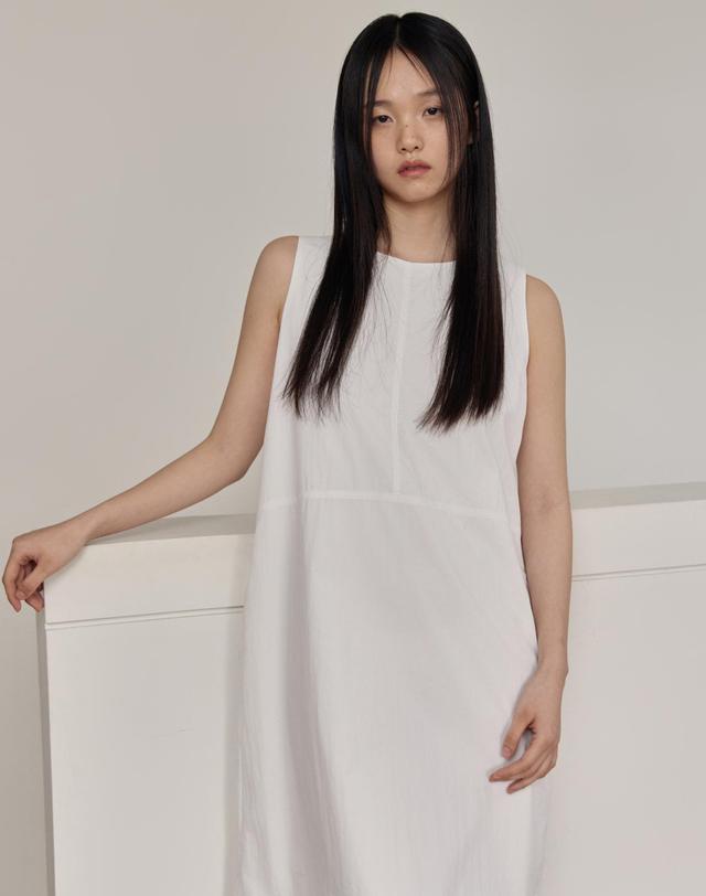 38컴온커먼 Relaxed Sleeveless Dress (White) 착용컷