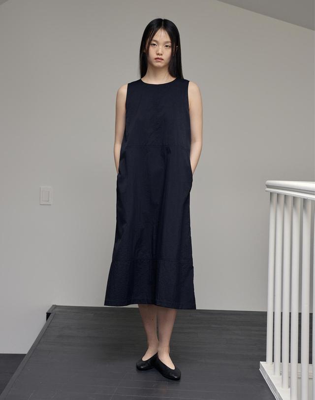 38컴온커먼 Relaxed Sleeveless Dress (Black) 착용컷