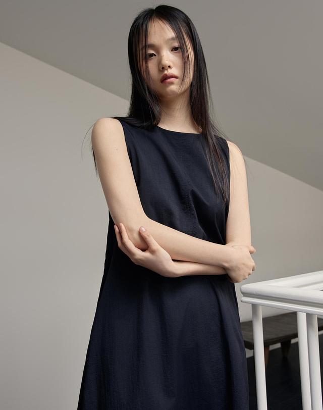 38컴온커먼 Relaxed Sleeveless Dress (Black) 착용컷