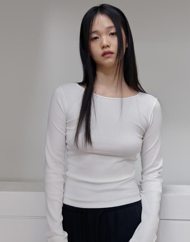 38컴온커먼 [7차] Ribbed Boat-neck Slim T-Shirts (White) 착용컷