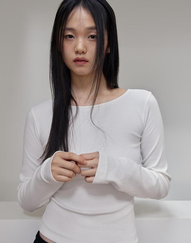 38컴온커먼 [7차] Ribbed Boat-neck Slim T-Shirts (White) 착용컷