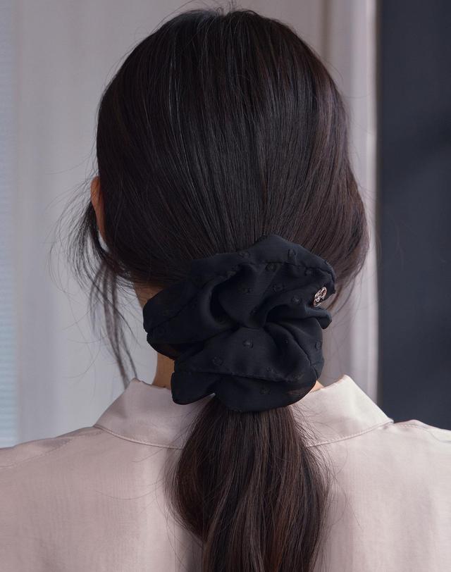 38컴온커먼 Dot Sheer Layered Scrunchie (Black) 착용컷