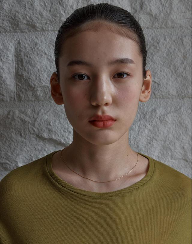 38컴온커먼 Slim Glow Surgical Necklace (Gold) 착용컷