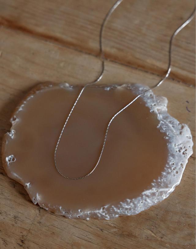 38컴온커먼 Slim Glow Surgical Necklace (Silver) 착용컷