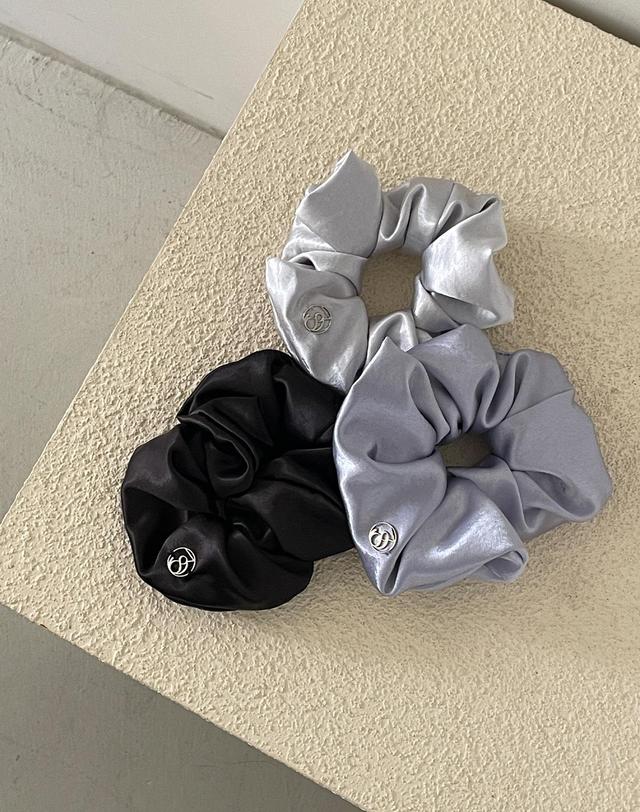 38컴온커먼 Silky Satin Scrunchie (Black) 착용컷