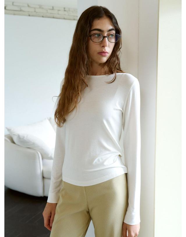 38컴온커먼 Silky Touch Slim Long Sleeve (Cloud) 화이트 착용컷