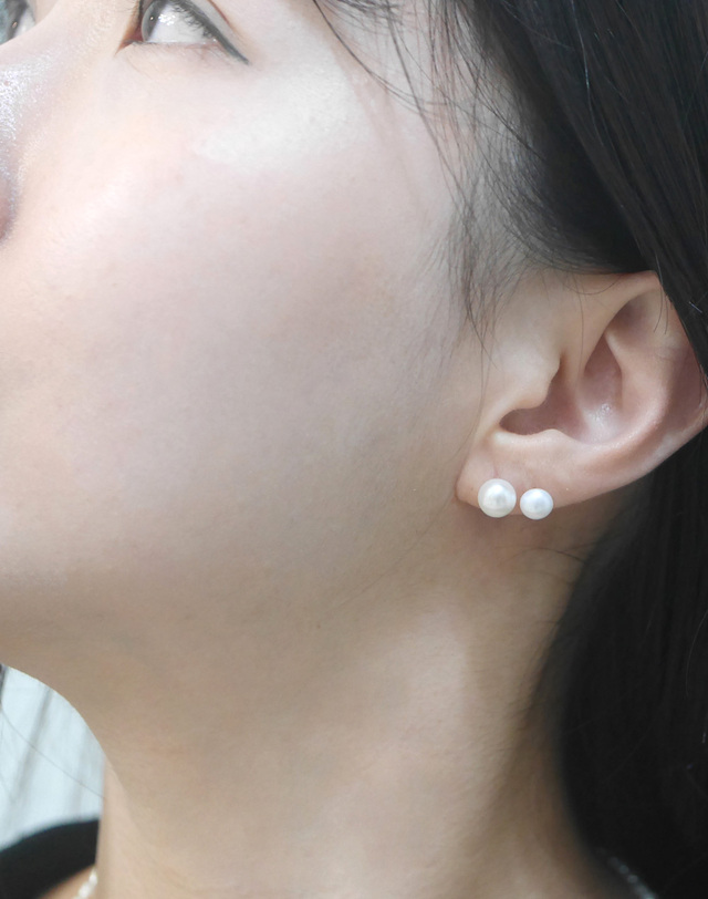 하리쥬얼리 14K 납작 천연 담수 진주 귀걸이 6mm/7mm/8mm 착용컷