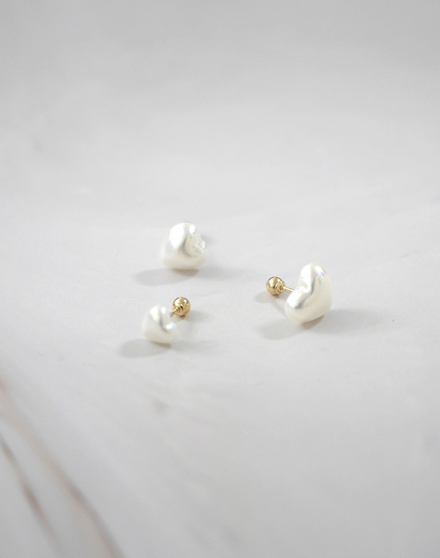 하리쥬얼리 14K 로라 하트 진주 피어싱 10mm 착용컷