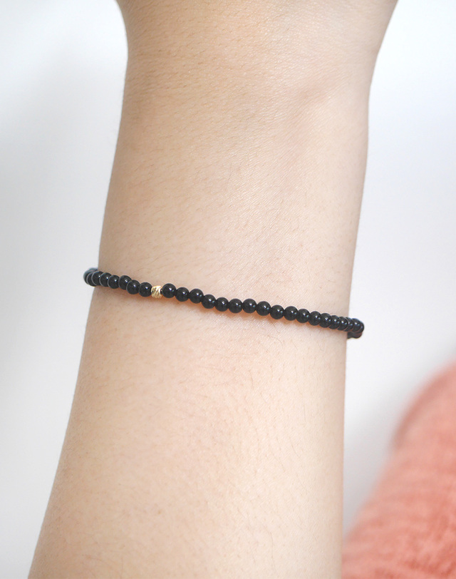 하리쥬얼리 14K 천연 원석 오닉스 비드 컷팅 금볼 팔찌 3mm 착용컷