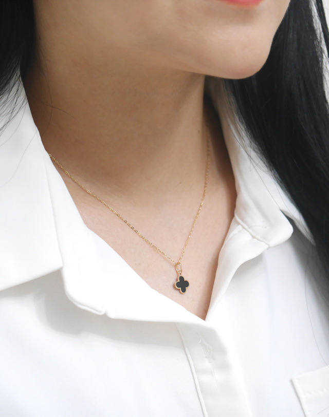 하리쥬얼리 14K 에폭시 크로바 펜던트 (6color) 착용컷