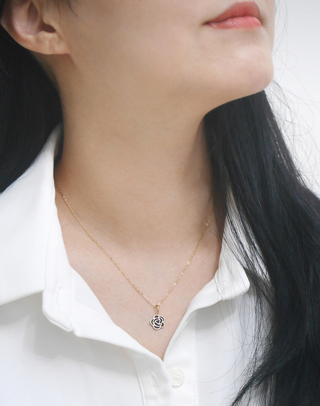 하리쥬얼리 14K 에폭시 로즈 목걸이 (3color) 착용컷
