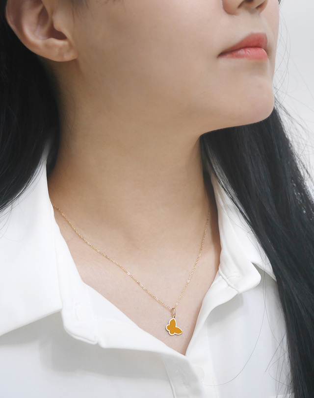 하리쥬얼리 14K 에폭시 나비 목걸이 (3color) 착용컷