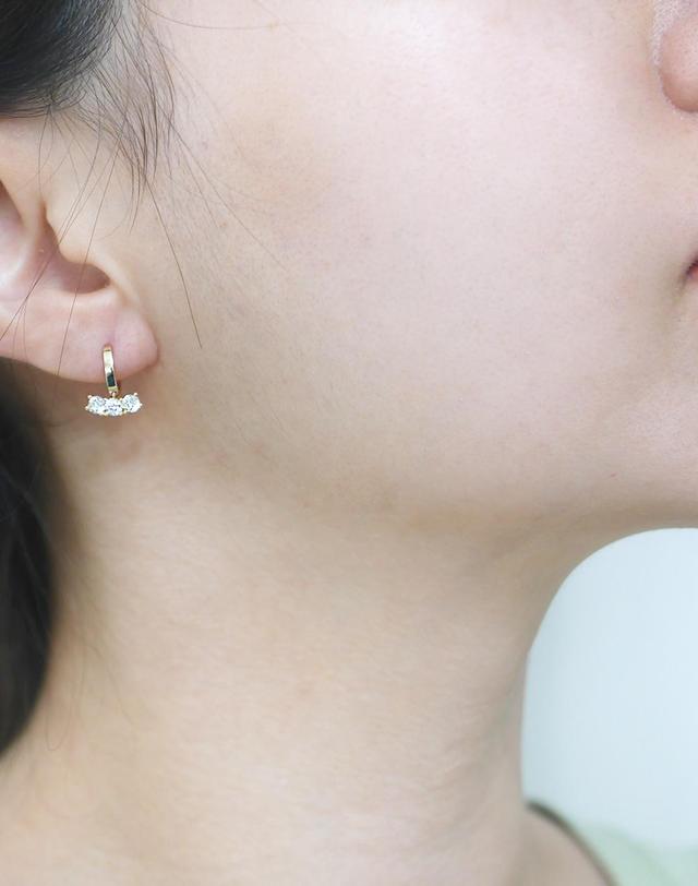 하리쥬얼리 14K/18K 샤인 트리플 라인 원터치 귀걸이 착용컷