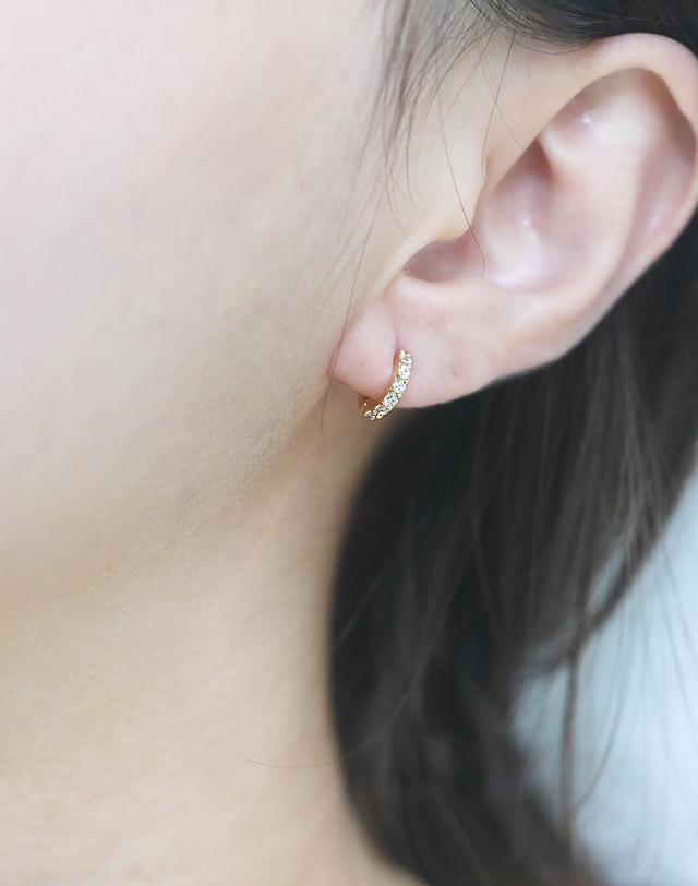 하리쥬얼리 14K/18K 심플 큐 라인 원터치 귀걸이 착용컷