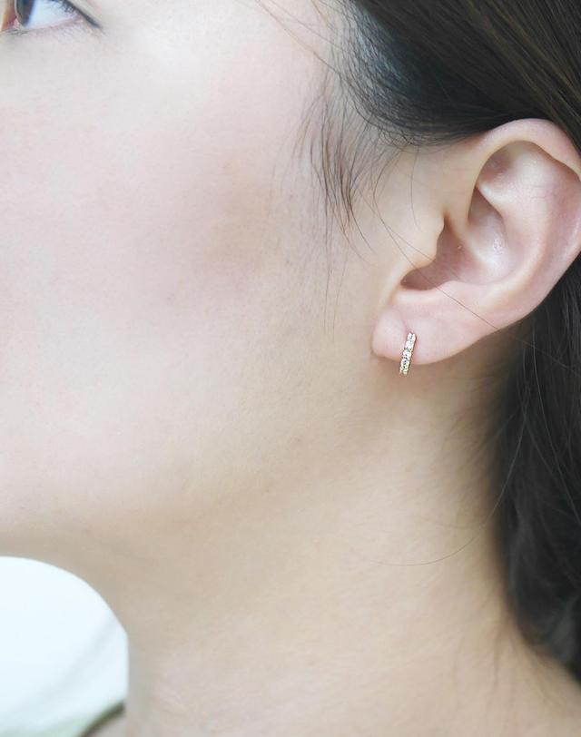 하리쥬얼리 14K/18K 심플 큐 라인 원터치 귀걸이 착용컷
