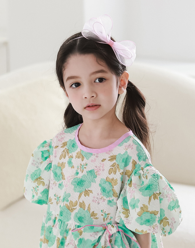 유니엘 샤리본 헤어밴드_핑크 착용컷