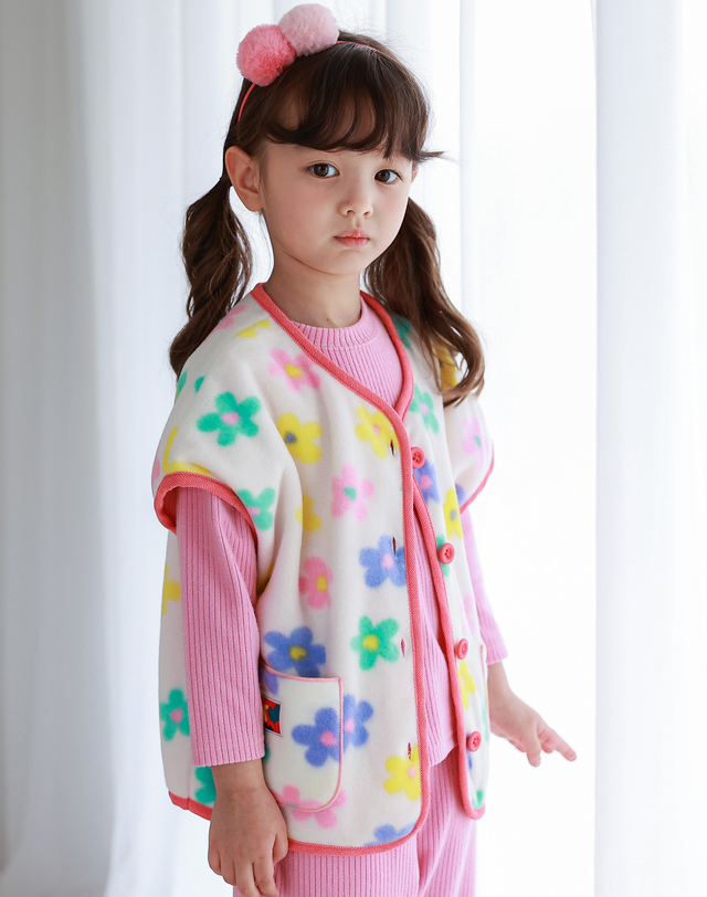 유니엘 케일 조끼_핑크 착용컷