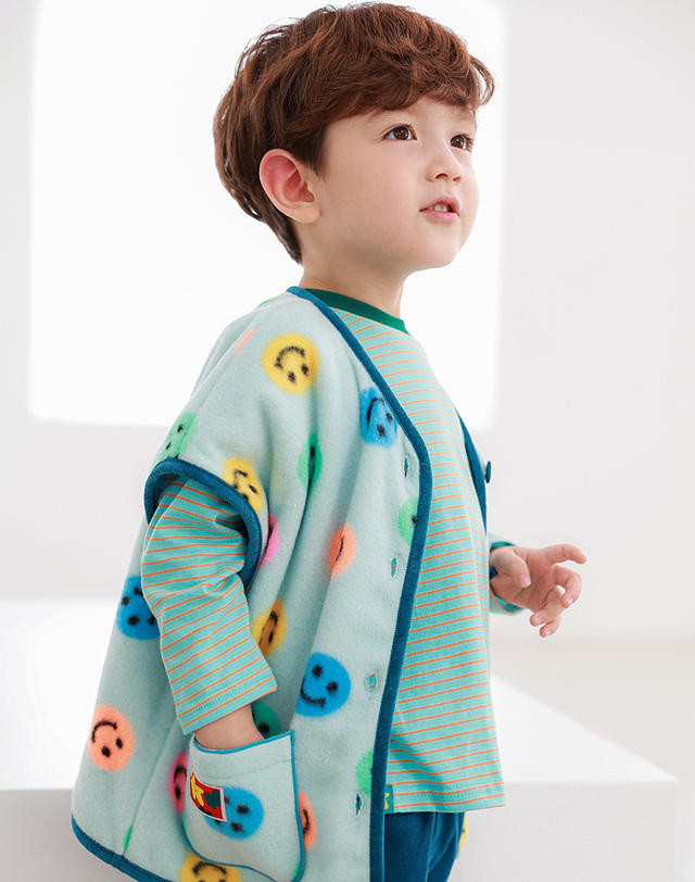 유니엘 케일 조끼_블루 착용컷