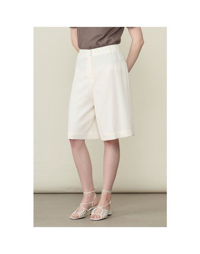 비씨비지 BCBG [갤러리아] [26S/M] 와이드 5부 팬츠 (B6F7P302) 착용컷