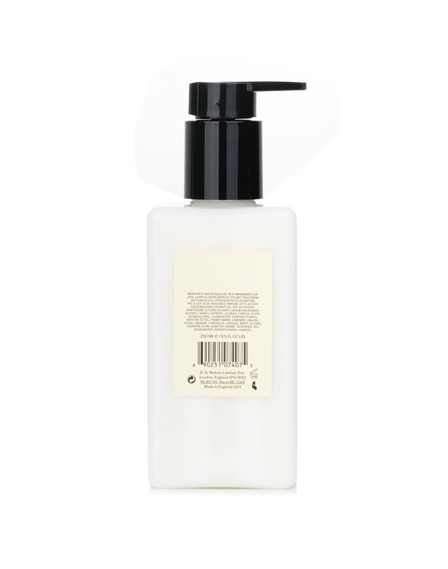 조말론 조 말론 우드 세이지 씨 솔트 우드 세이지 앤 씨 솔트 바디 앤 핸드 로션 250ml 착용컷