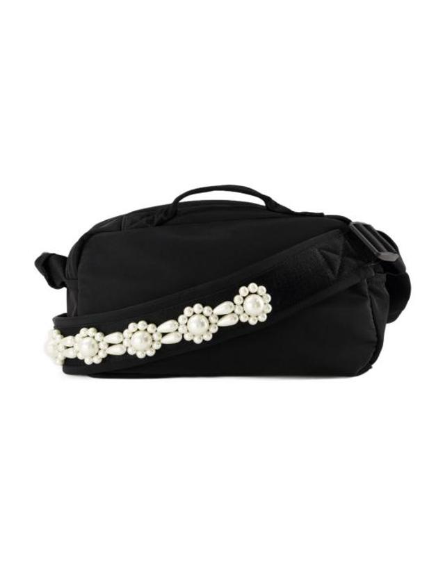 시몬로샤 [해외직구] 23FW 시몬로샤 비디드 보우 프론트 백 BAG149B 0761 BLACK PEARL BLACK 착용컷