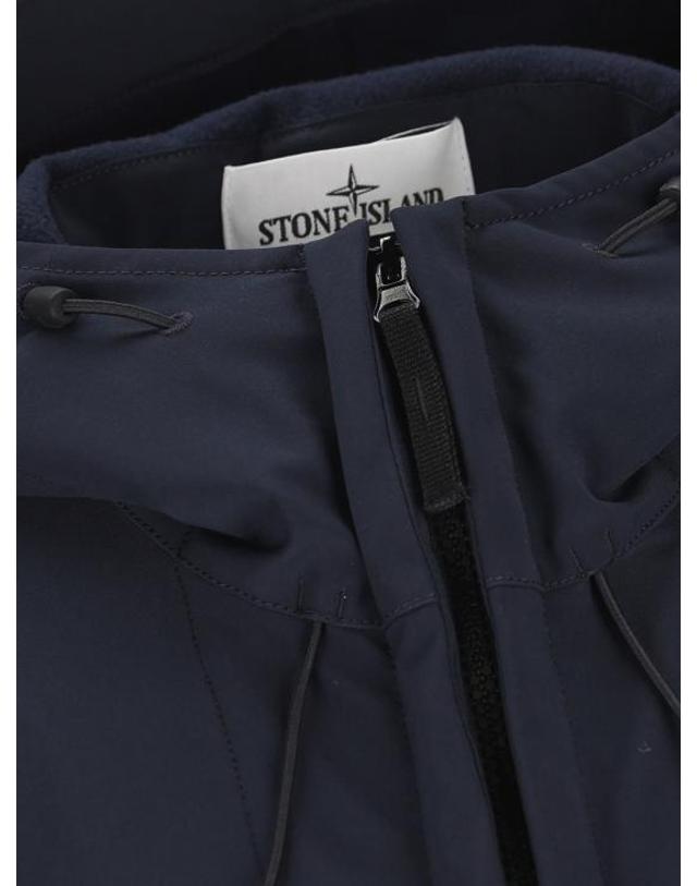 스톤아일랜드 [해외직구] 26FW 스톤 아일랜드 소프트 쉘 R E.다이 테크놀로지 후드 자켓 윈드 앤 워터 레지스턴트 멤브레인 L2S15Q100004S0B22 V0020 NAVYBLUE 착용컷