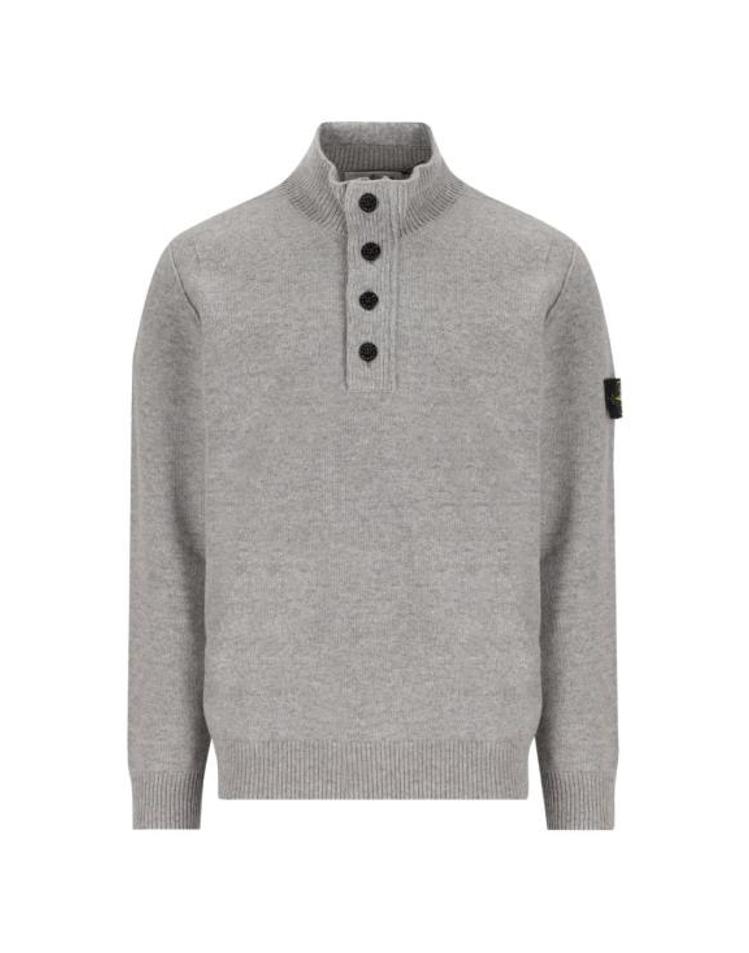STONE ISLAND [해외] 26FW 스톤 아일랜드 로고 패치 하이넥 버튼 울 스웨터 로고 패치 하이넥 버튼 울 스웨터 L2S155100040 S00A3V0M60 EBVIXX76194