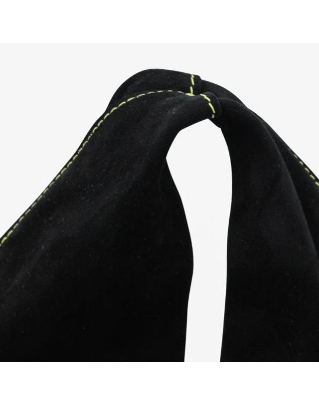 더 로우 [해외직구] 26FW 더로우 스몰 빈들 백 W1682 L630BLLE BLACK LEMON 착용컷
