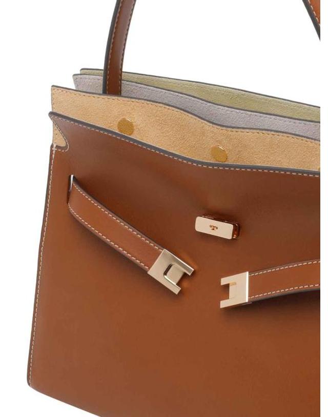 토리버치 [해외직구] 26FW 토리버치 토트백 179398200 BROWN 착용컷