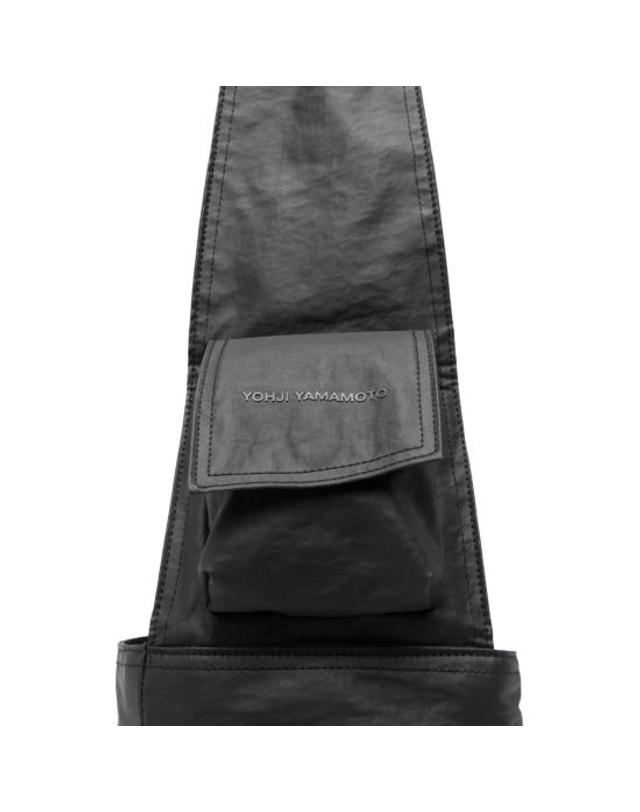 와이쓰리 [해외직구] 26FW 와이쓰리 뉴스페이퍼 라지 플랩 포켓 토트 백 KD4181 BLACK 착용컷