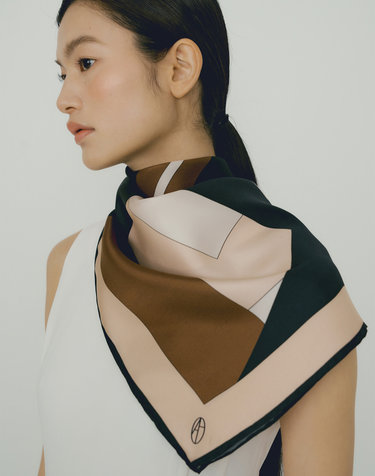 AP Square Silk Scarf 90 - Navy/Camel