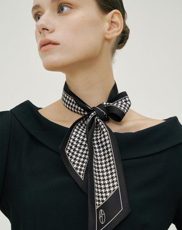 Long Twilly Silk Scarf - Houndstooth Black