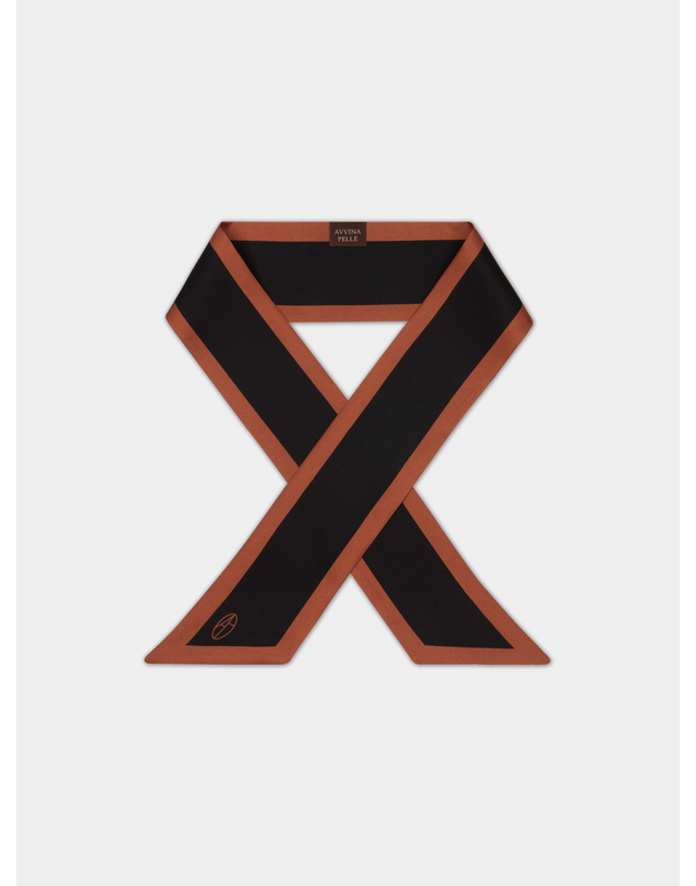 아비나펠르 Long Twilly Silk Scarf - Camel/Black 바이올렛 착용컷