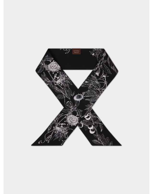 아비나펠르 Botanic Garden Long Twilly Silk Scarf - Black 착용컷