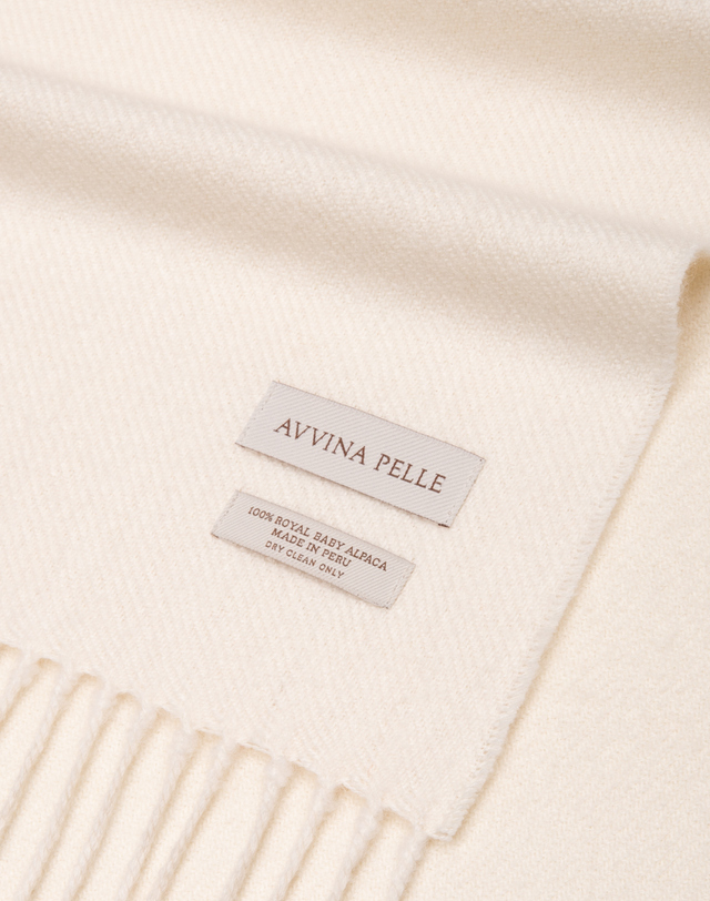 아비나펠르 Royal Baby Alpaca Muffler - Ivory 착용컷