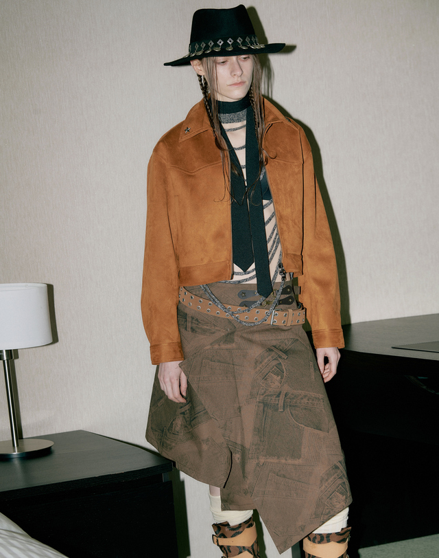 팍시 듀얼 버클 언발란스 스커트_브라운 블랙 착용컷