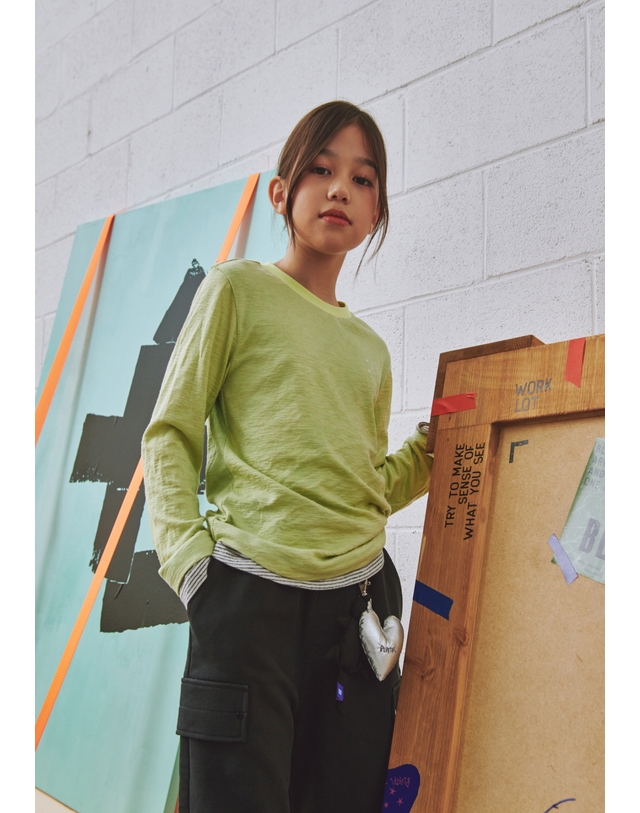 블루테일 AXG4TS01YG 레이어드 옐로우그린 티셔츠 착용컷